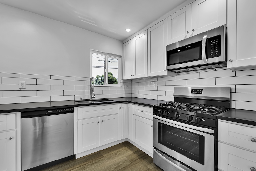 1240 W 30th St — University Park · Los Angeles, view 10 of 23