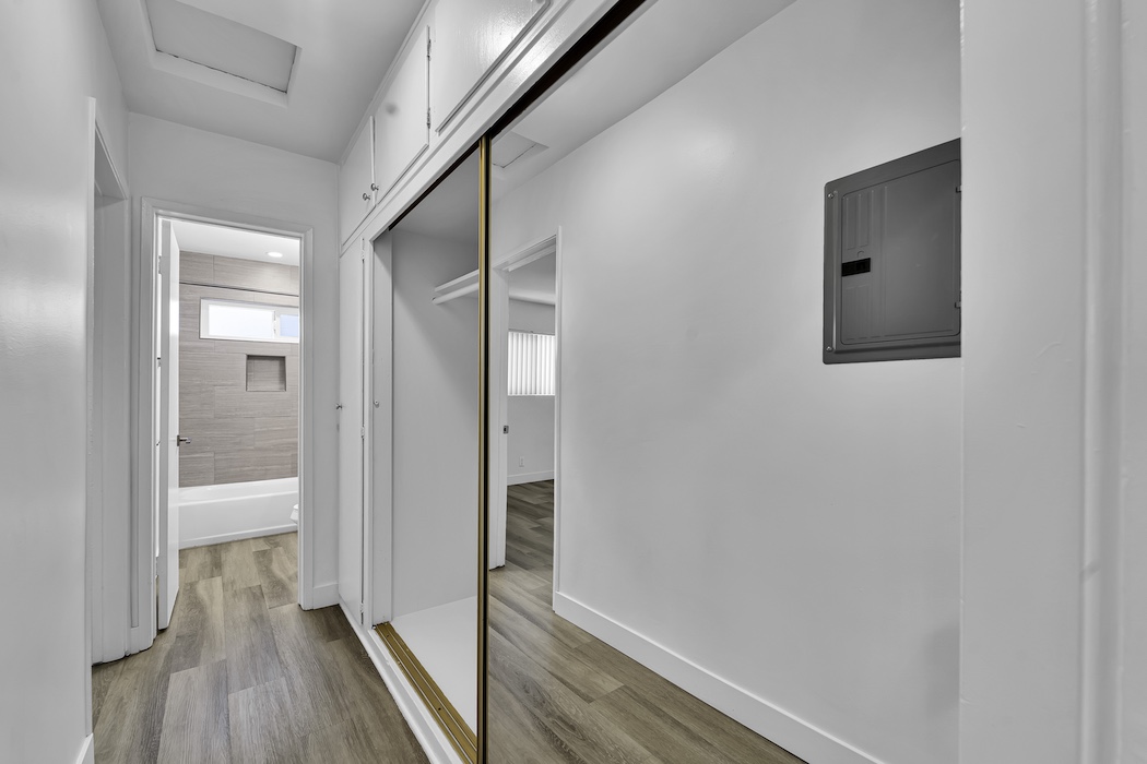 1240 W 30th St — University Park · Los Angeles, view 11 of 23
