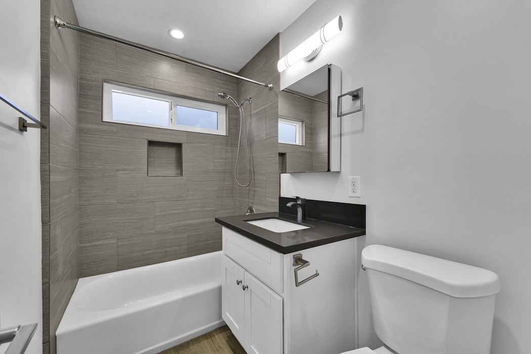 1240 W 30th St — University Park · Los Angeles, view 13 of 23
