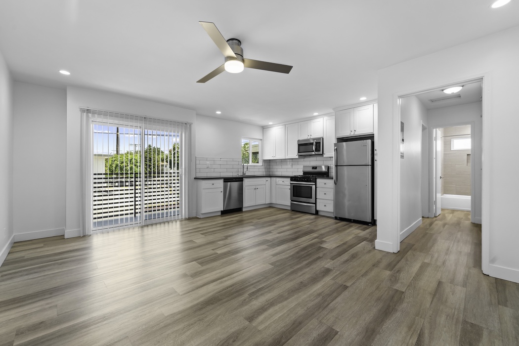 1240 W 30th St — University Park · Los Angeles, view 3 of 23