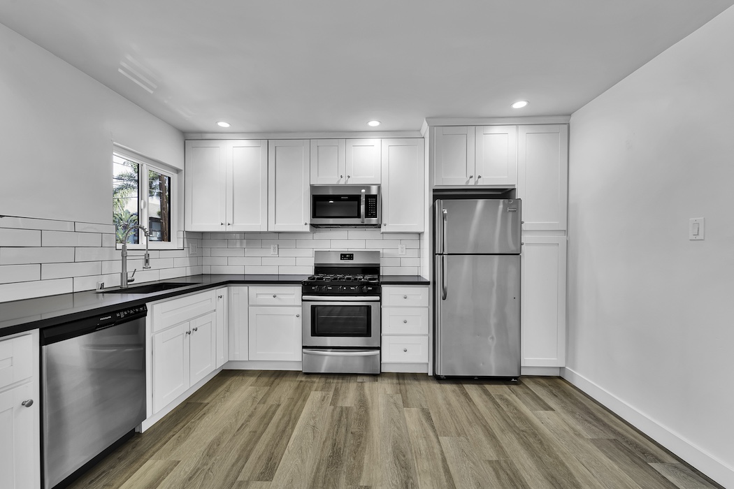 1240 W 30th St — University Park · Los Angeles, view 8 of 23