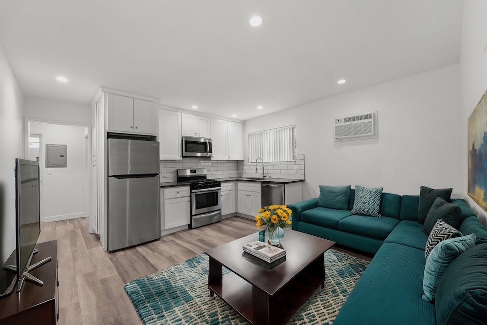 925 3 Bedroom Unit — University Park · Los Angeles, view 1 of 18