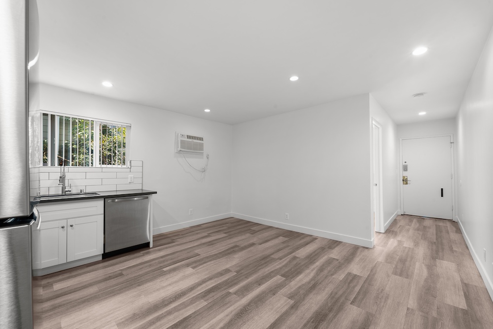 925 3 Bedroom Unit — University Park · Los Angeles, view 11 of 18