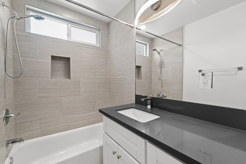 925 3 Bedroom Unit — University Park · Los Angeles, view 17 of 18