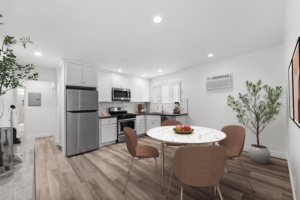 925 3 Bedroom Unit — University Park · Los Angeles, view 2 of 18