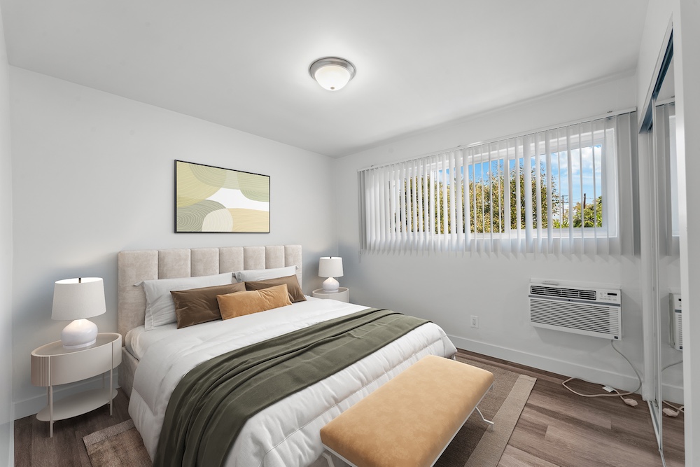 925 3 Bedroom Unit — University Park · Los Angeles, view 4 of 18
