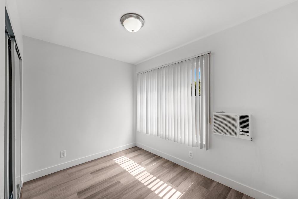 925 3 Bedroom Unit — University Park · Los Angeles, view 6 of 18