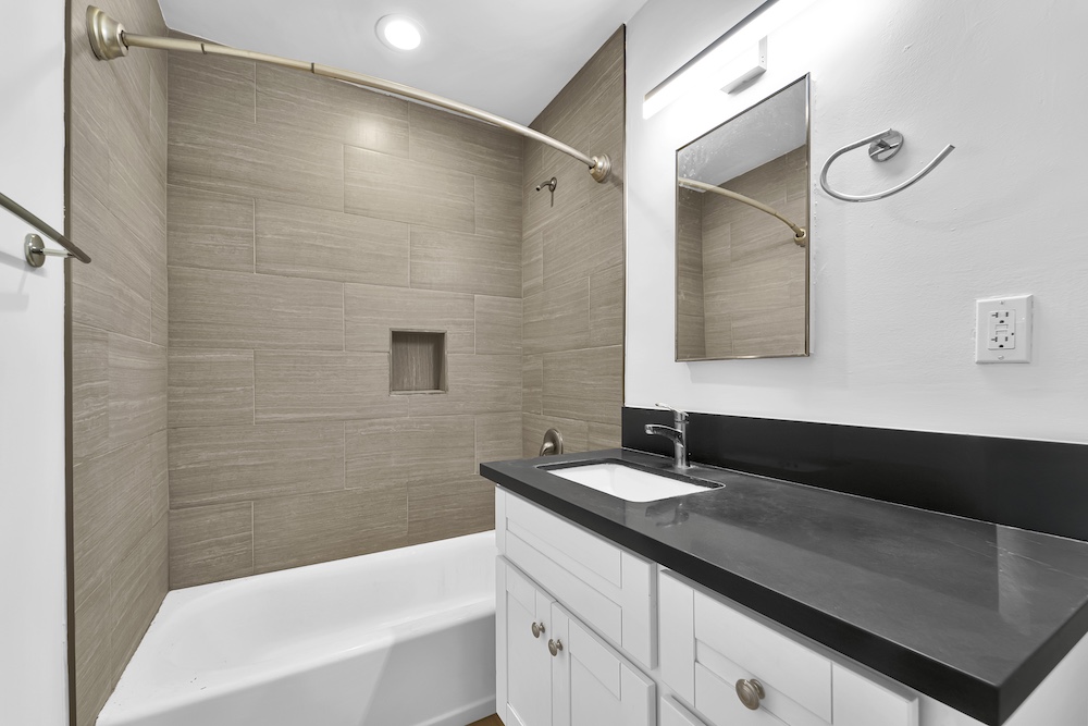 925 Studio Unit — University Park · Los Angeles, view 10 of 17
