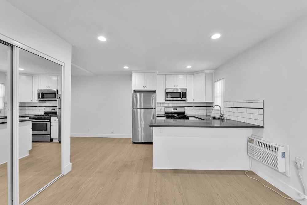 925 Studio Unit — University Park · Los Angeles, view 12 of 17