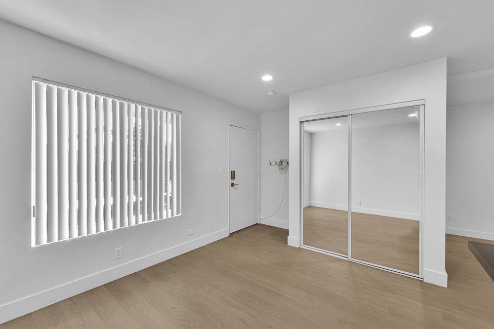 925 Studio Unit — University Park · Los Angeles, view 14 of 17