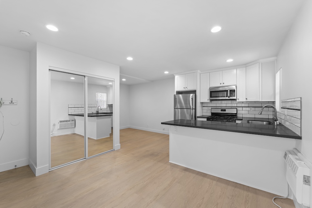 925 Studio Unit — University Park · Los Angeles, view 2 of 17