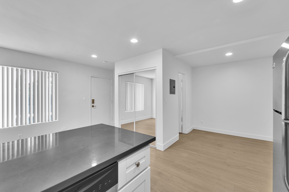 925 Studio Unit — University Park · Los Angeles, view 6 of 17